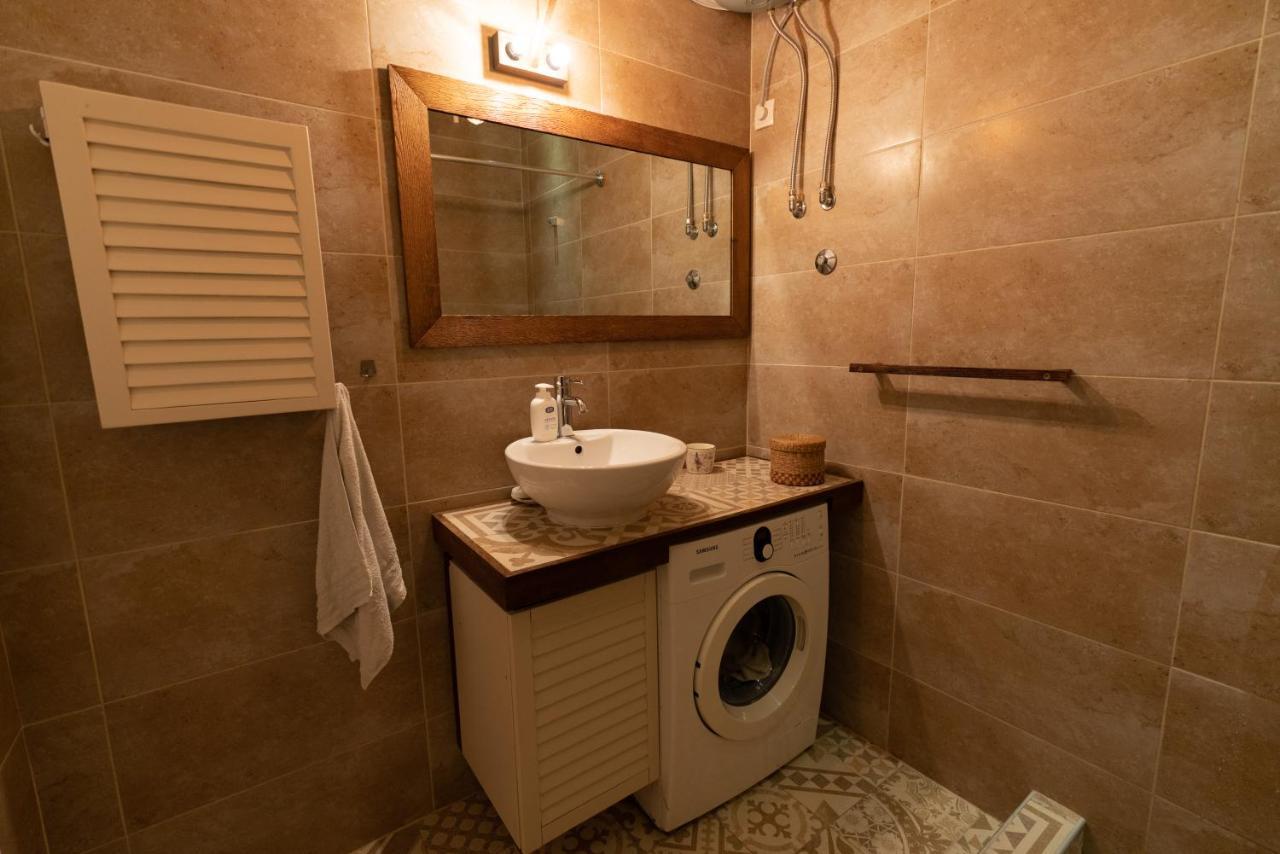 Gardos Riverview Apartment *