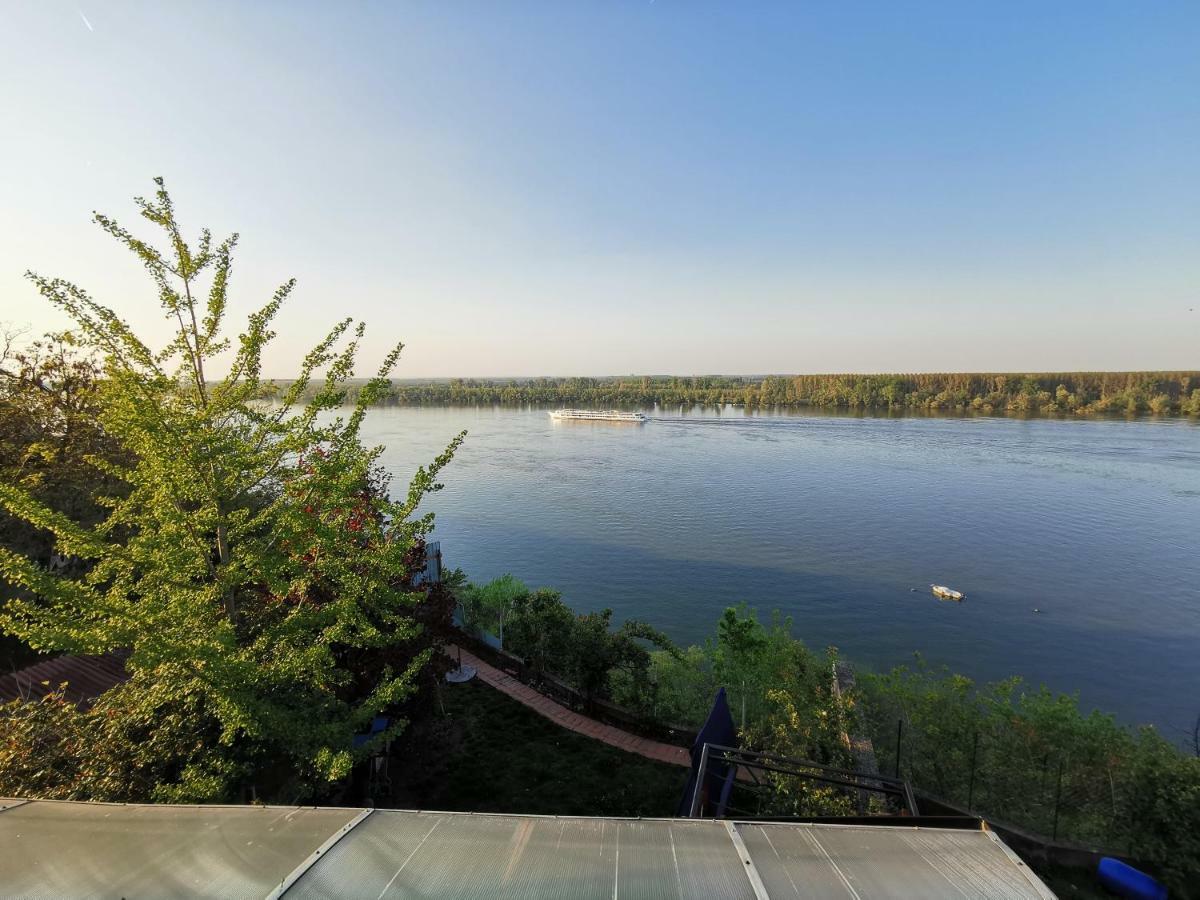 Gardos Riverview Apartment *